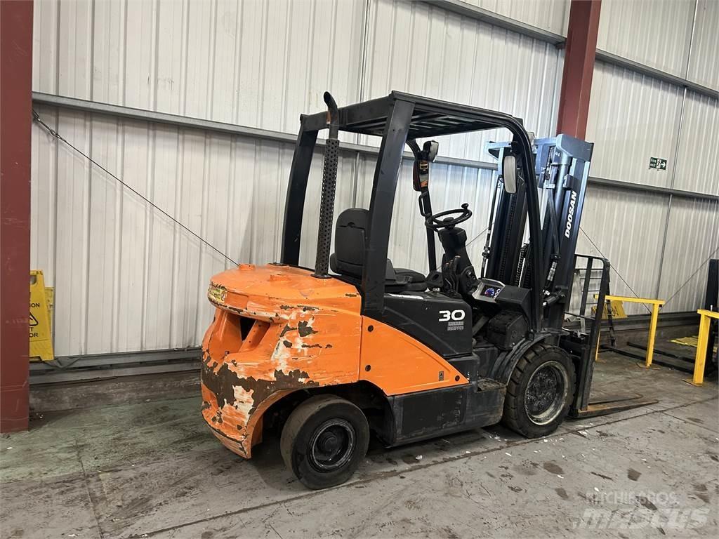 Doosan D30S-5 Дизельні навантажувачі