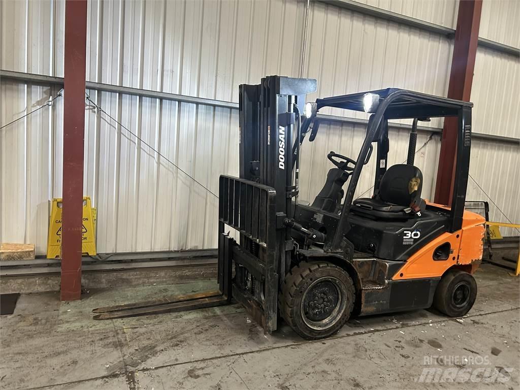 Doosan D30S-5 Дизельні навантажувачі