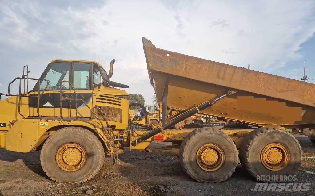 CAT 730 Зчленовані самоскиди