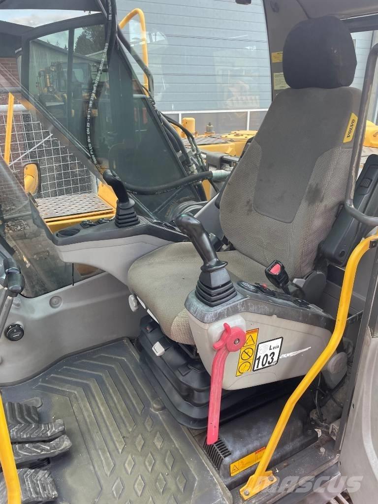 Volvo EC210CL Гусеничні екскаватори