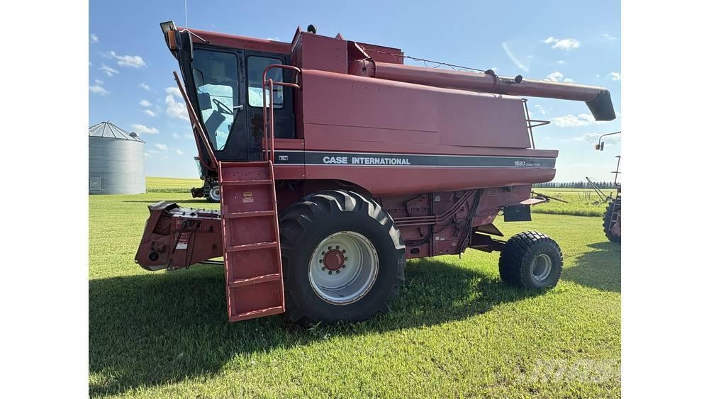 Case IH 1680 Зернозбиральні комбайни