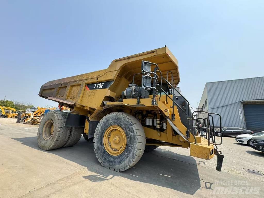 CAT 773 F Зчленовані самоскиди