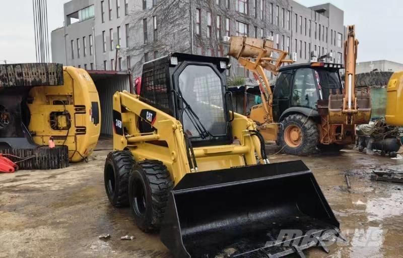 CAT 246D Міні-навантажувачі