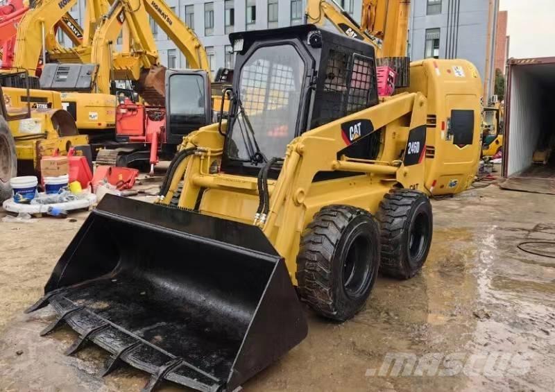 CAT 246D Міні-навантажувачі