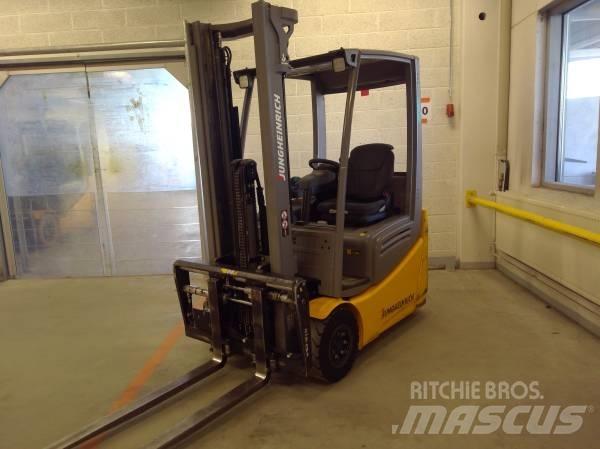 Jungheinrich EFG 215 Електронавантажувачі