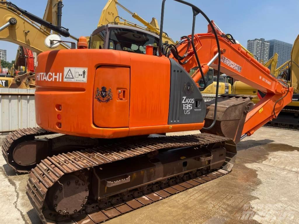 Hitachi ZX 135 Гусеничні екскаватори