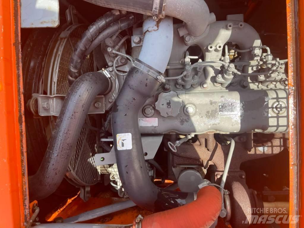 Hitachi ZX 135 Гусеничні екскаватори