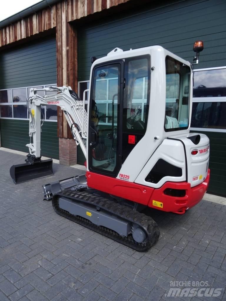 Takeuchi TB 225 Міні-екскаватори < 7т