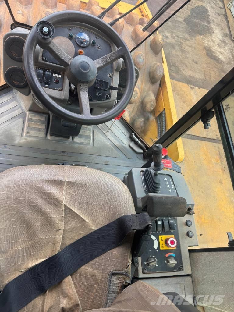 CAT CP 76 Грунтові котки