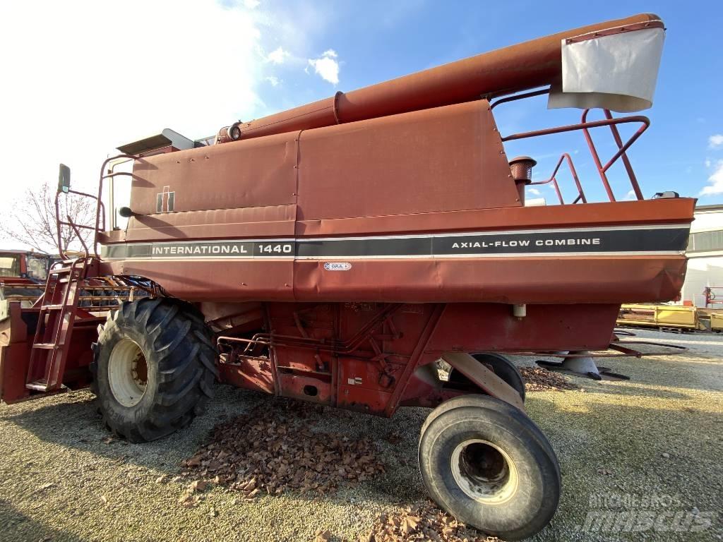 Case IH 1440 Зернозбиральні комбайни