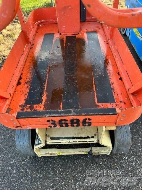 JLG 1230 ES Вертикальні щоглові підйомники