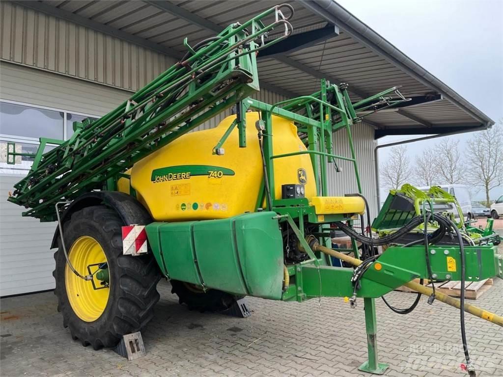 John Deere 740 Причіпні обприскувачі