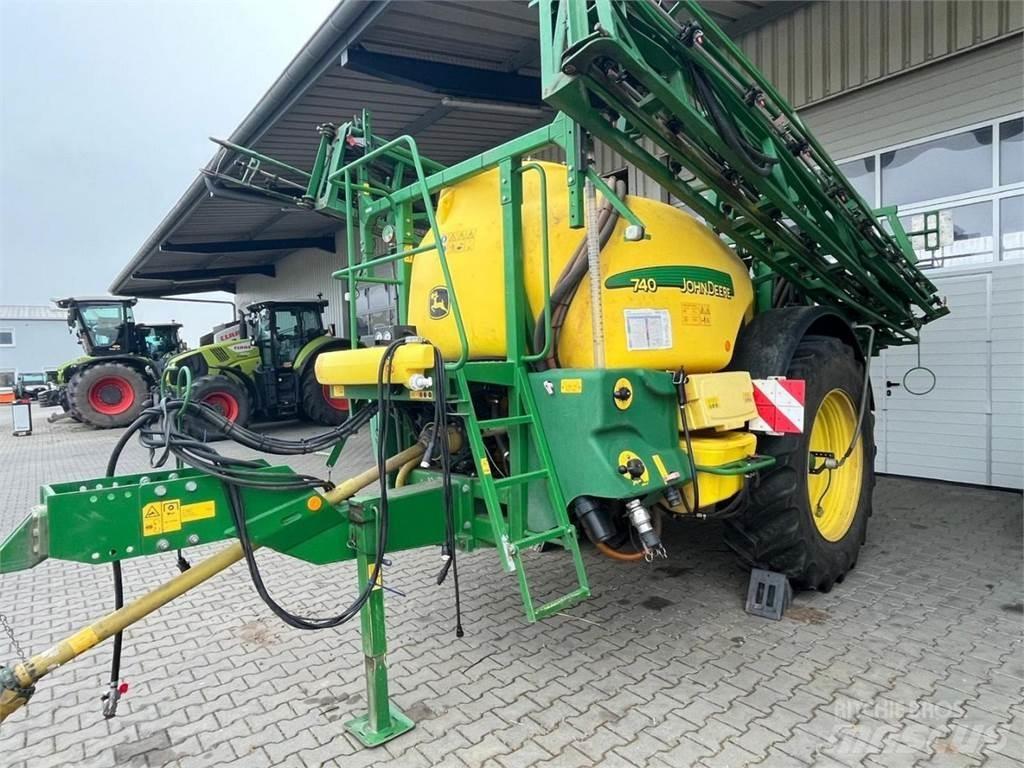 John Deere 740 Причіпні обприскувачі