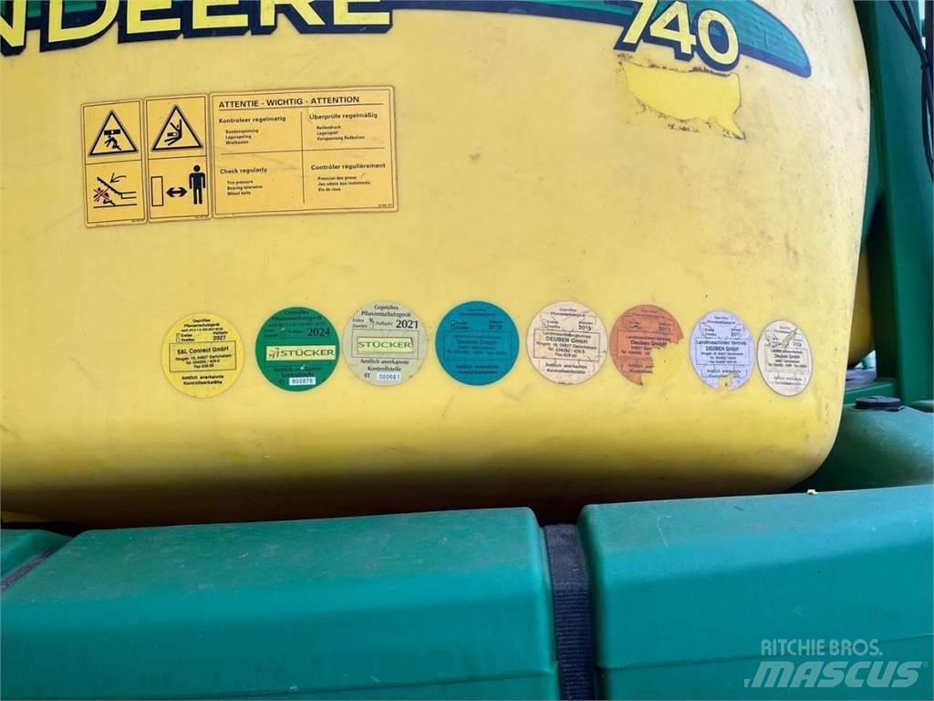 John Deere 740 Причіпні обприскувачі