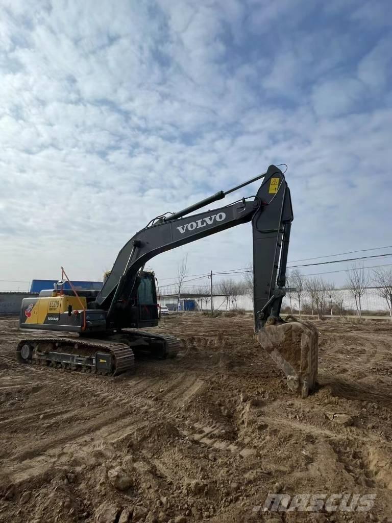Volvo EC210D Гусеничні екскаватори