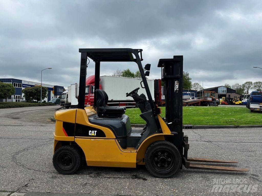 CAT DP25NT Дизельні навантажувачі