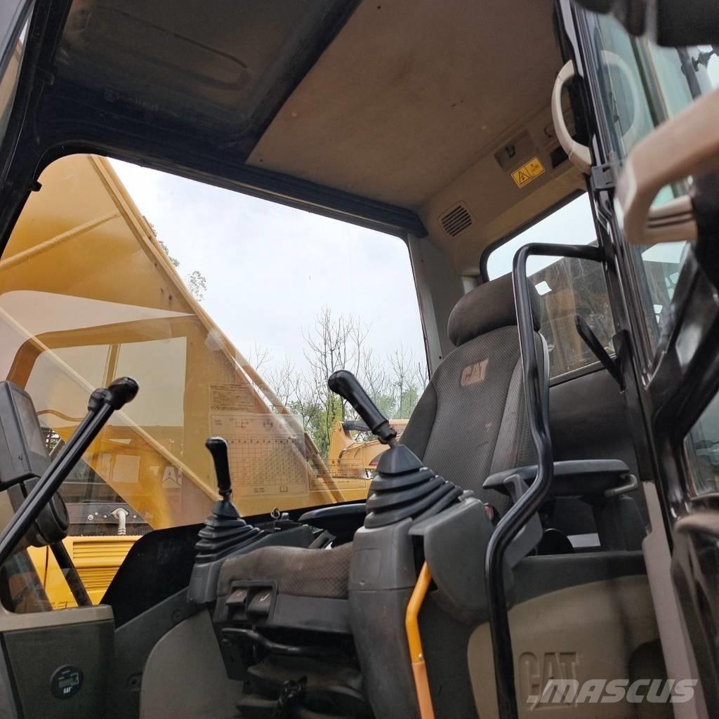 CAT 320 D Гусеничні екскаватори