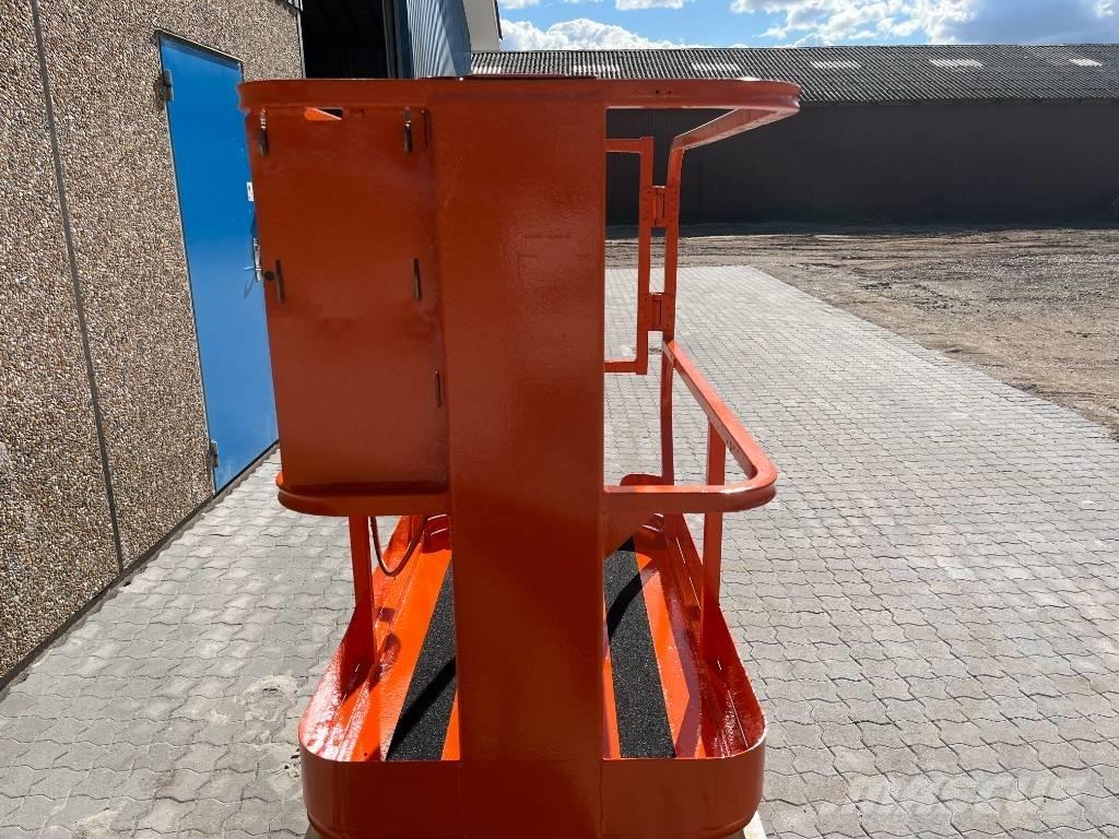 JLG 1230 ES Вертикальні щоглові підйомники