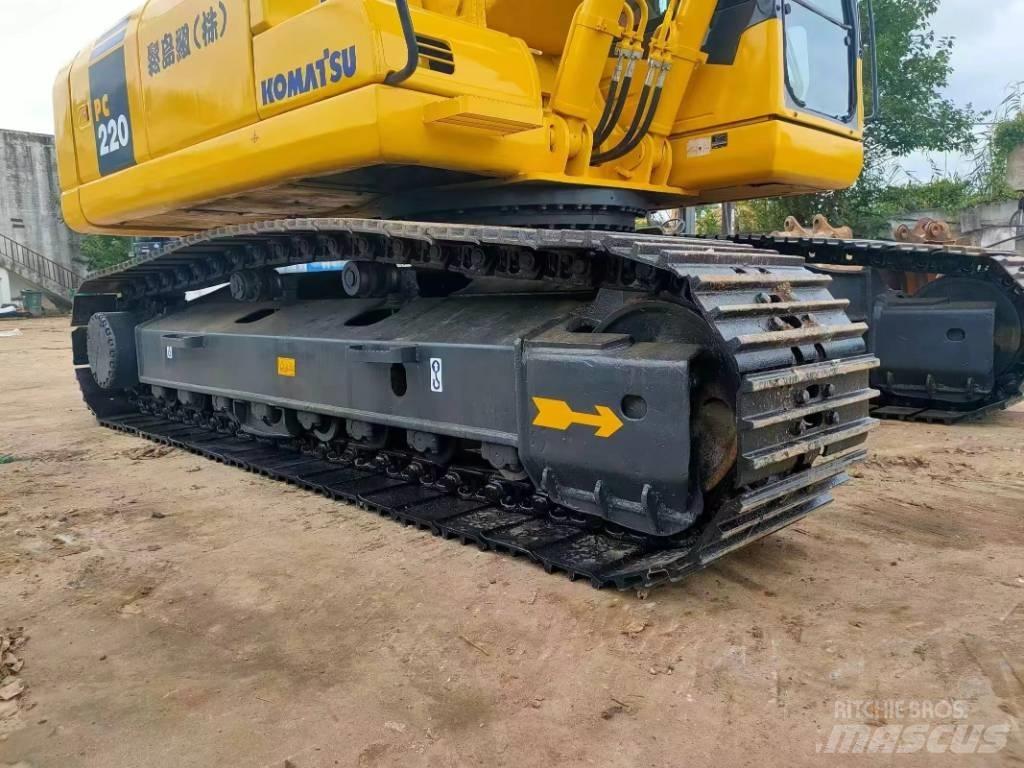 Komatsu PC 220 Гусеничні екскаватори