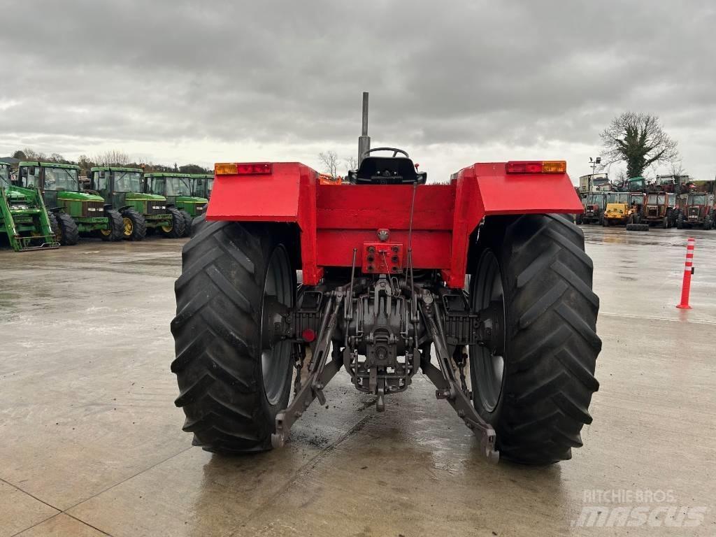 Massey Ferguson 698 Трактори