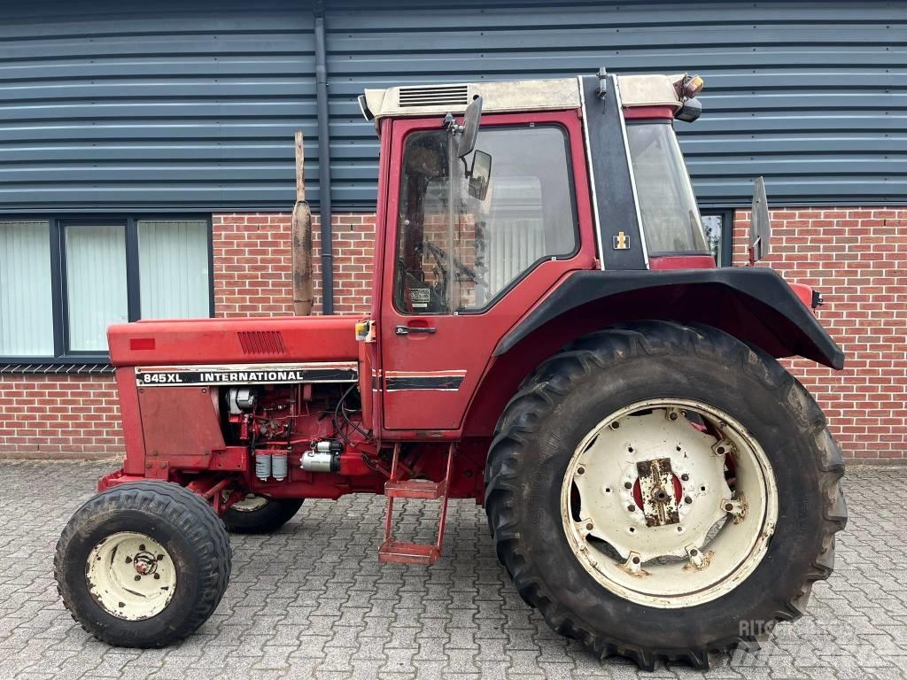International 845 XL Трактори