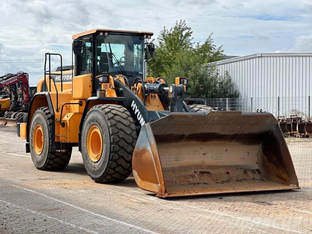 Hyundai HL 970 A 4x4 Фронтальні навантажувачі