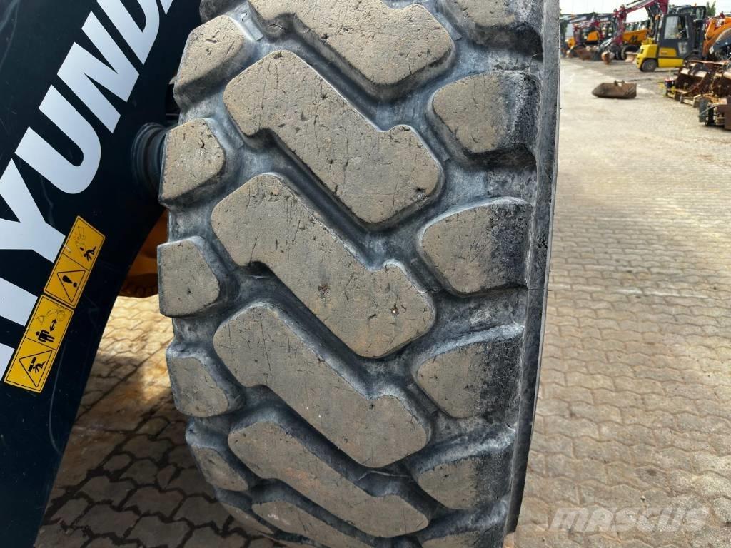 Hyundai HL 970 A 4x4 Фронтальні навантажувачі