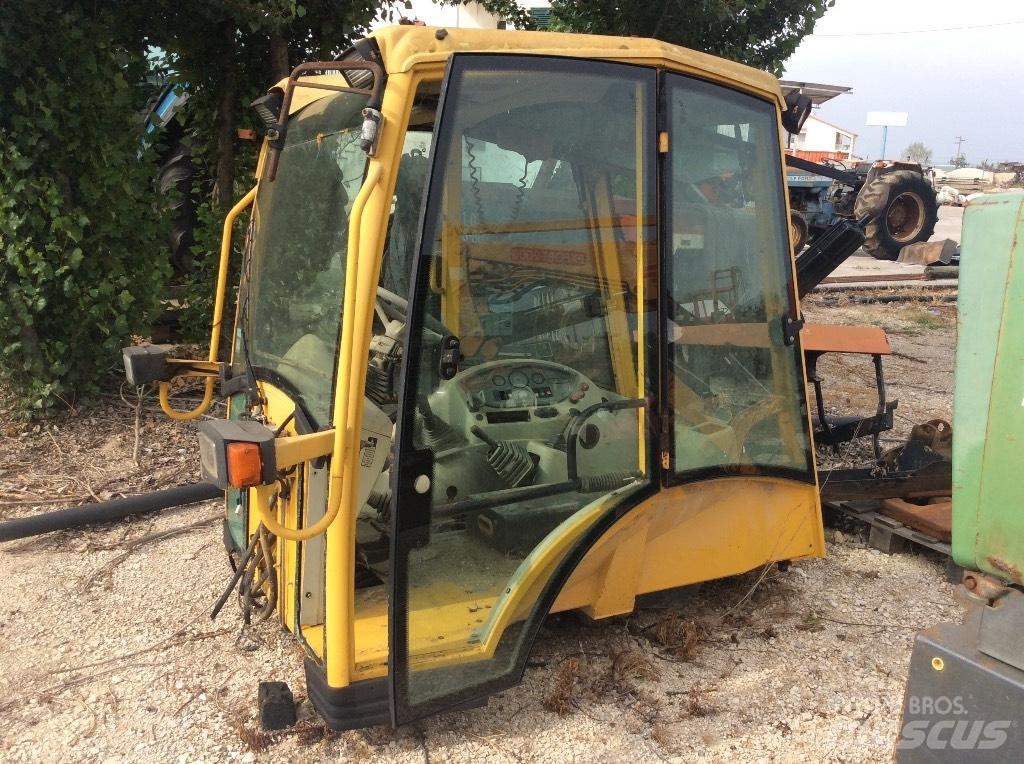 Komatsu W93r Кабіна
