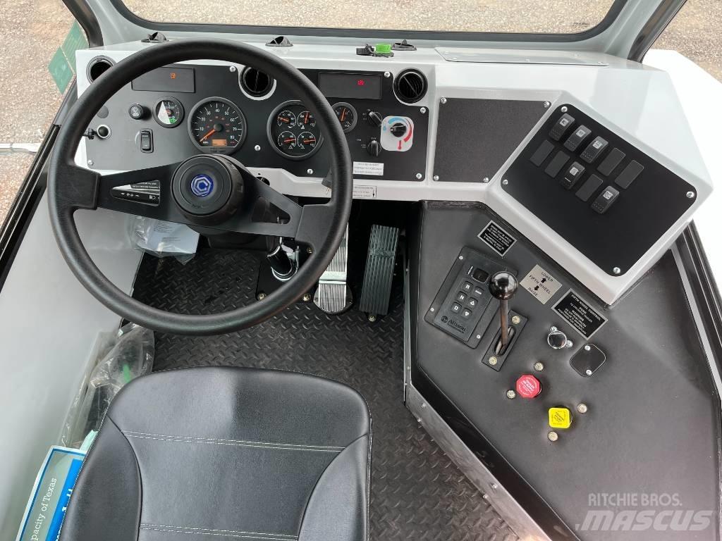 Capacity TJ5000 Термінальні трактори