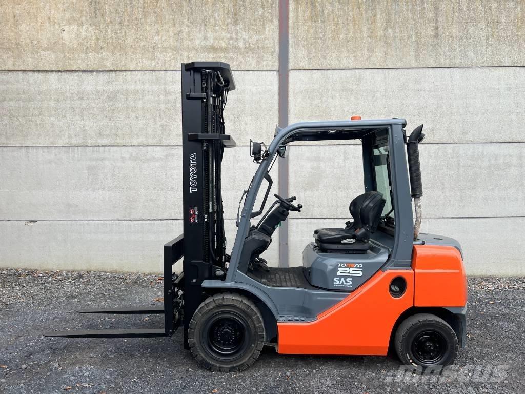 Toyota 02-8 FDF 25 Дизельні навантажувачі