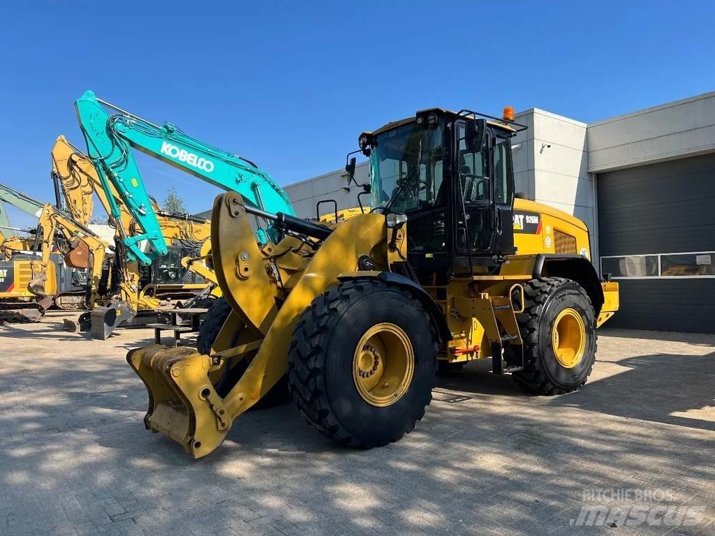 CAT 926M Фронтальні навантажувачі