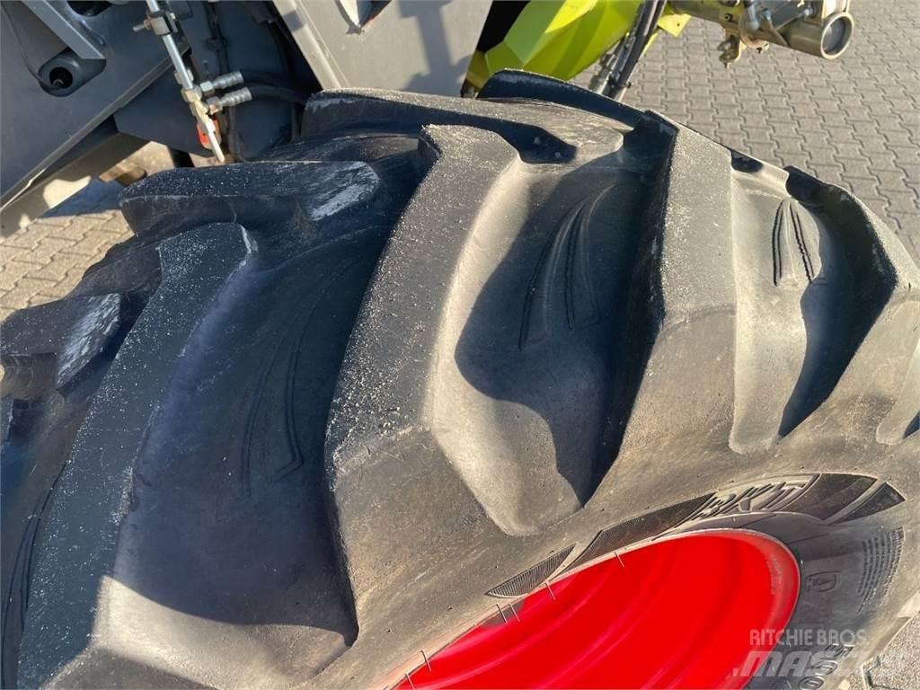 CLAAS Lexion 440 Зернозбиральні комбайни