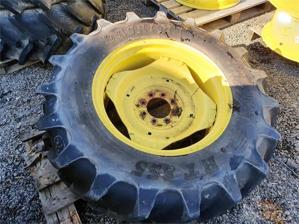 BKT 380/85R28 x2 Колеса