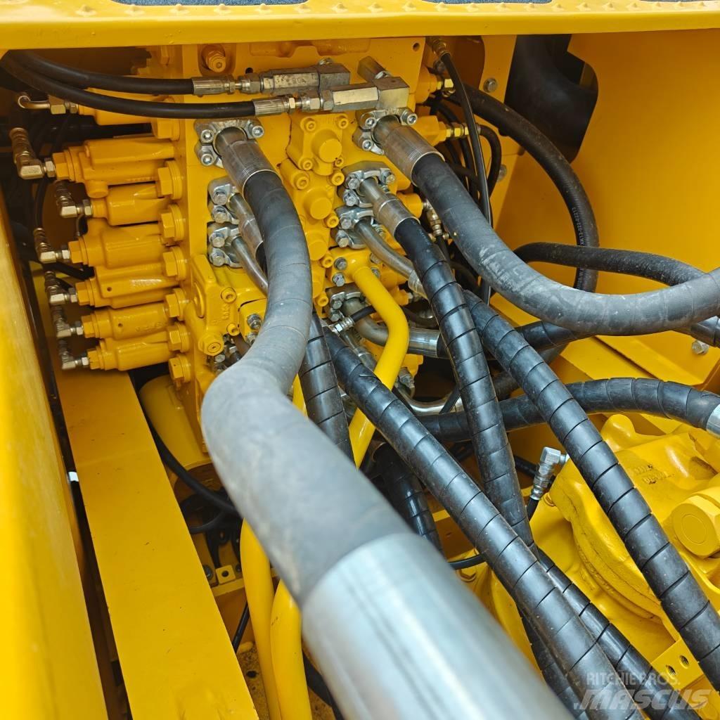 Komatsu 220-8MO Гусеничні екскаватори