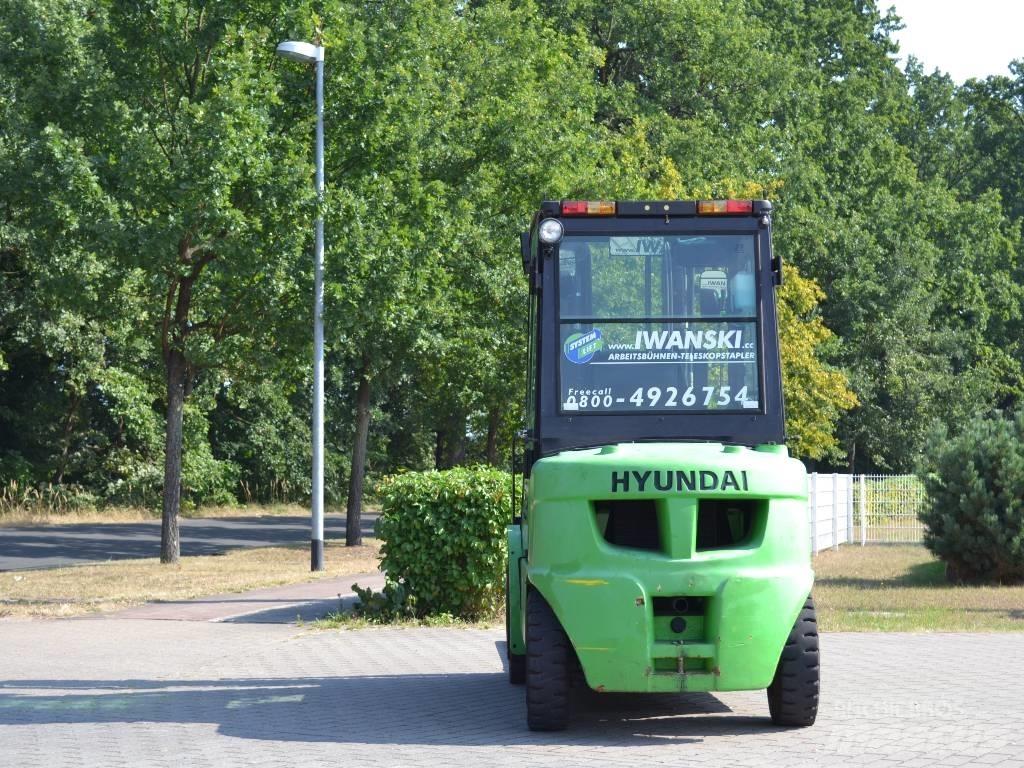 Hyundai 30 D-7 Дизельні навантажувачі