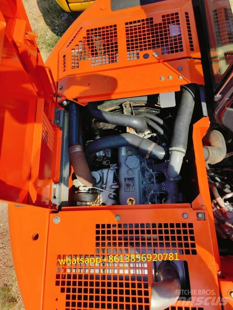 Hitachi ZX 135 US Гусеничні екскаватори
