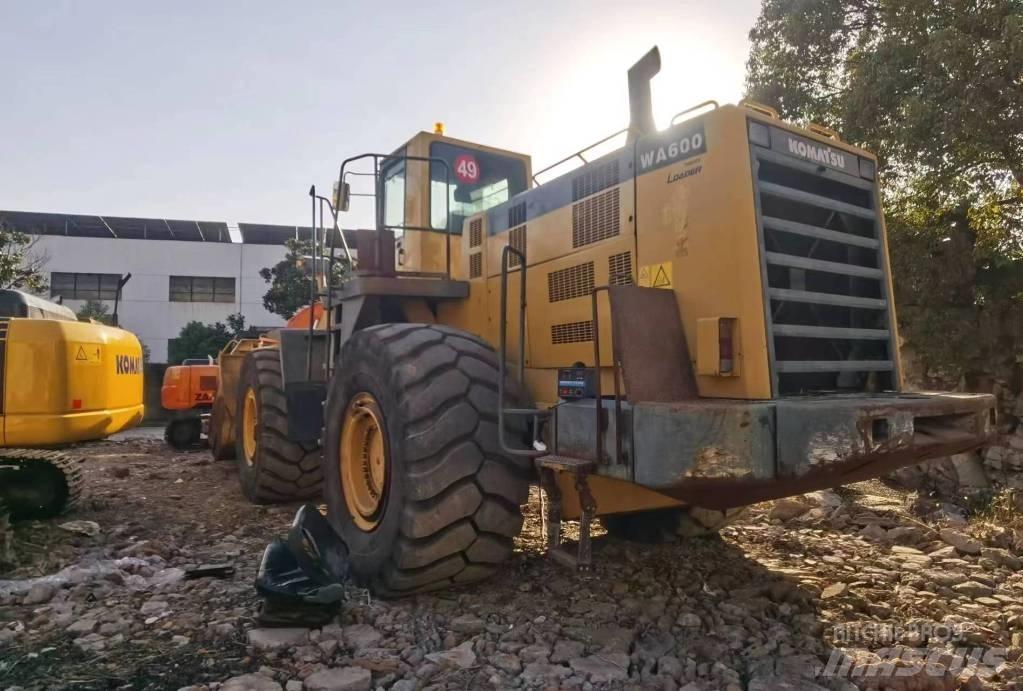 Komatsu WA 600 Фронтальні навантажувачі