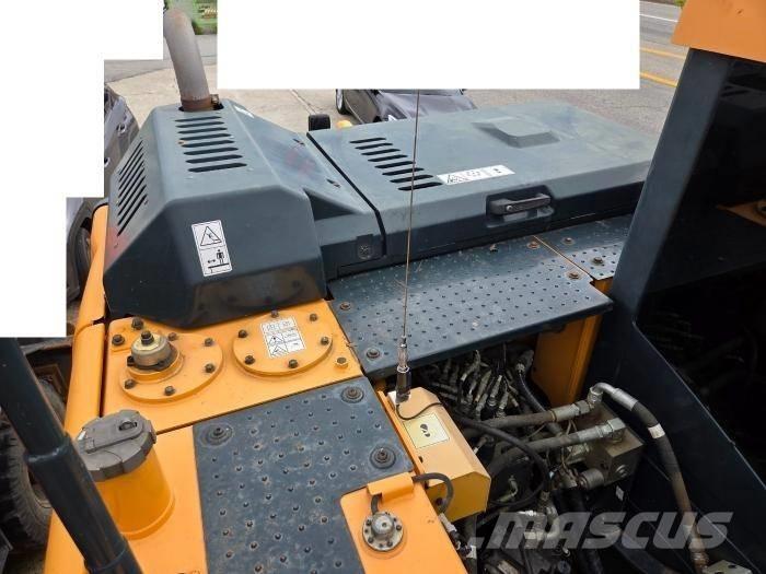 Hyundai HW 145 Колісні екскаватори