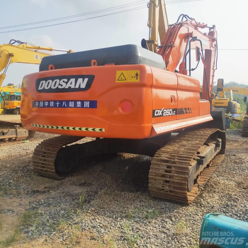 Doosan DX260LC Гусеничні екскаватори