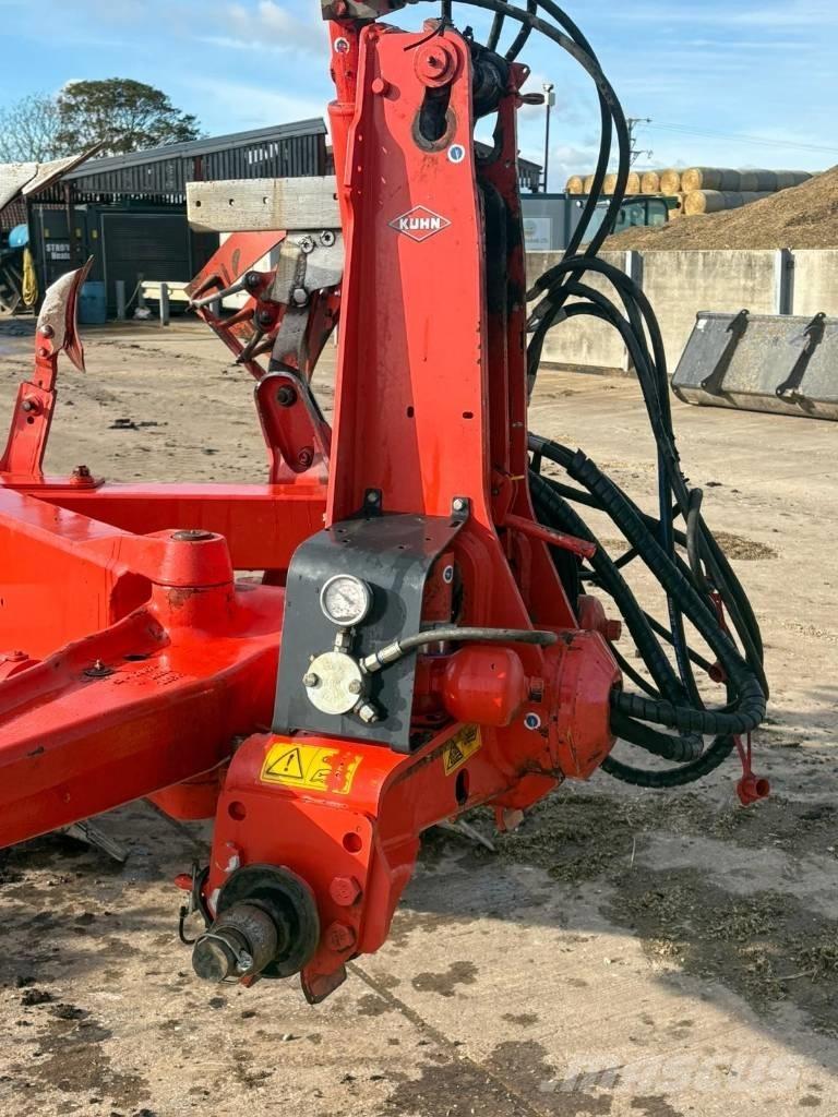Kuhn MULTIMASTER 183 Реверсивні плуги