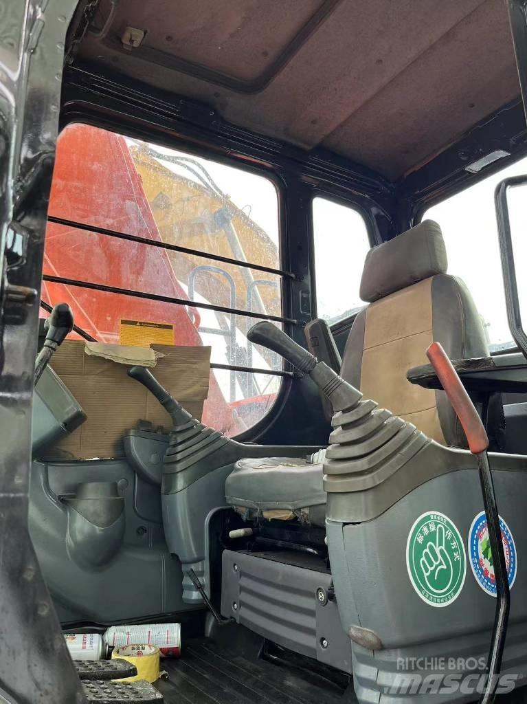 Hitachi ZX 120 Гусеничні екскаватори