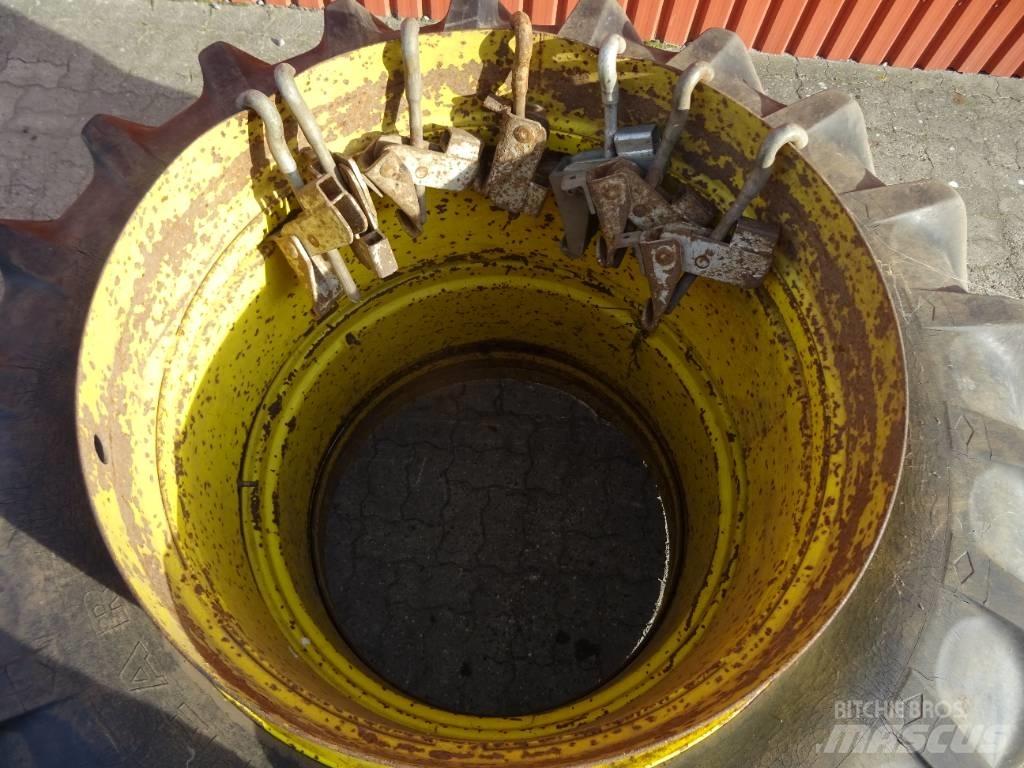 Goodyear 16.9-38 Колеса
