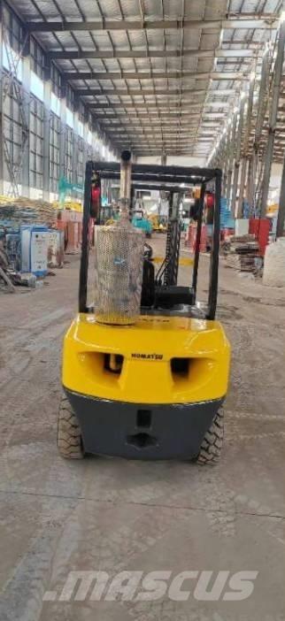 Komatsu FD 30 T-14 Дизельні навантажувачі