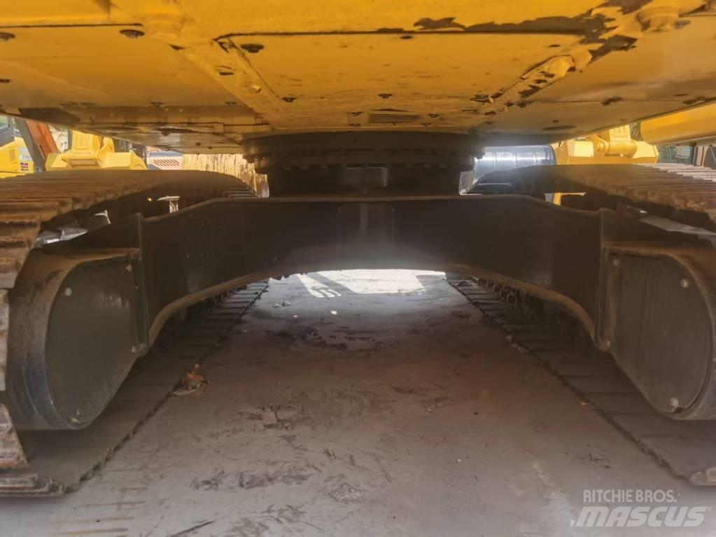 Komatsu PC 200 Гусеничні екскаватори