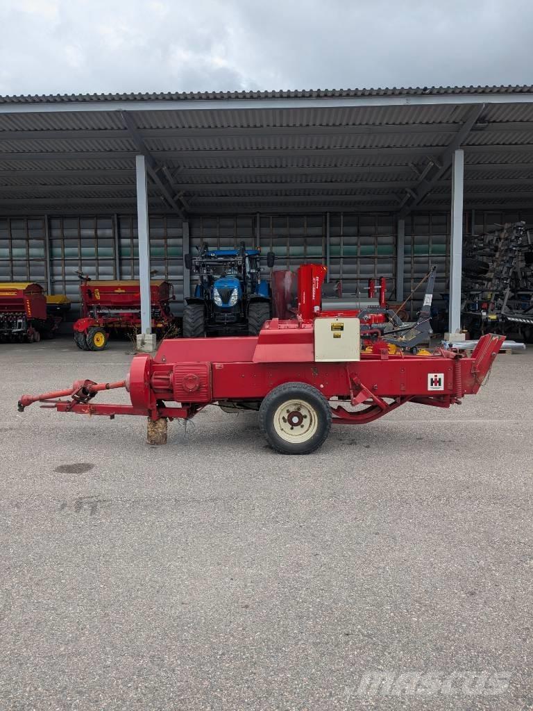 International 430 T Тюкові прес-підбирачі