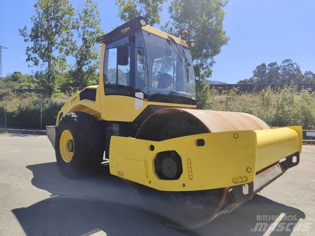Bomag BW 211 D-50 Пневматичні катки