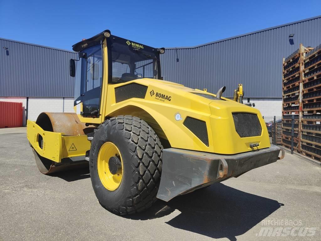 Bomag BW 211 D-50 Пневматичні катки