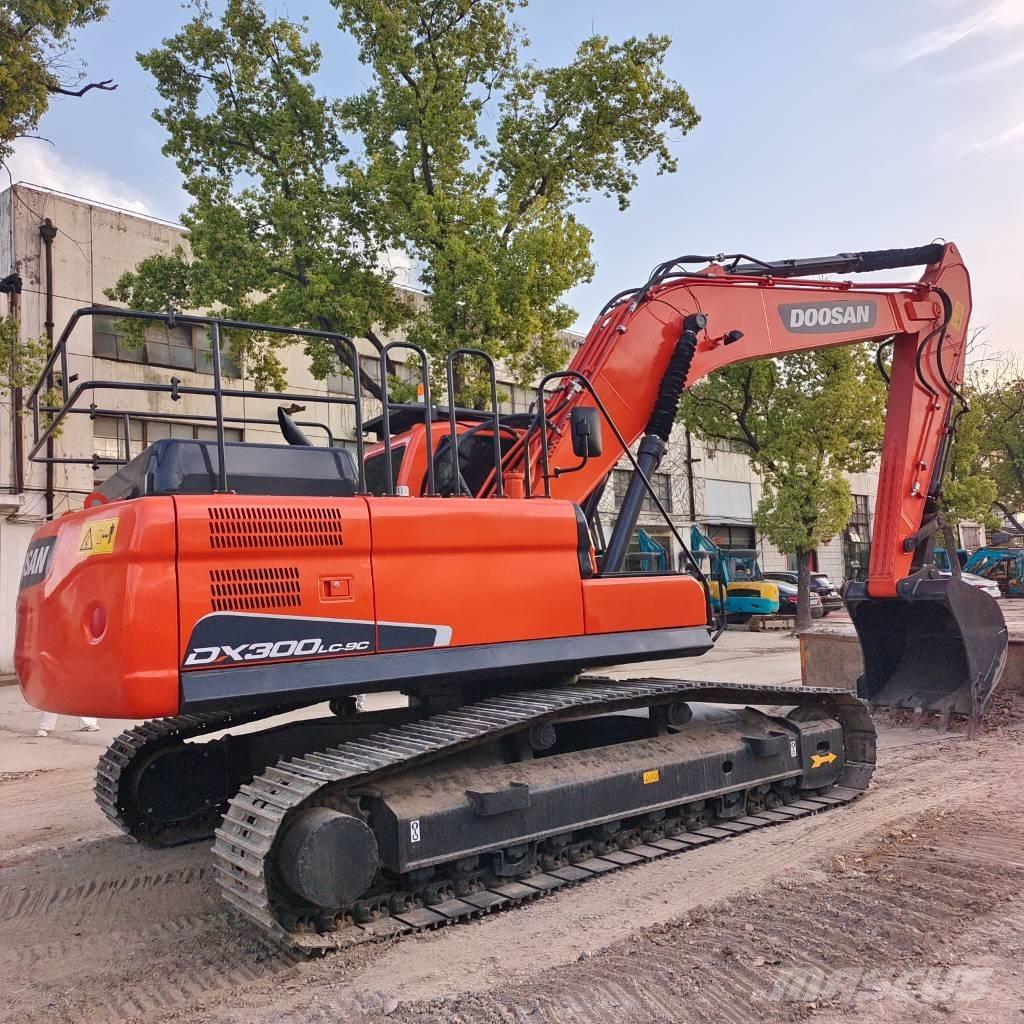 Doosan DX300 Гусеничні екскаватори