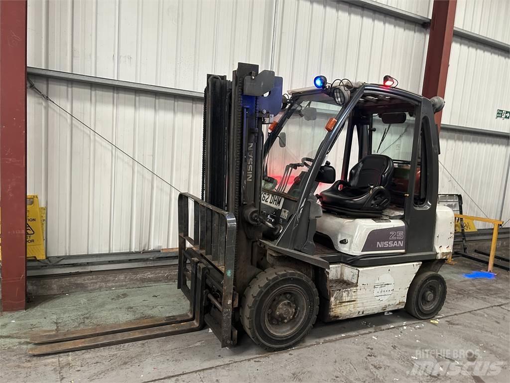 Nissan U1D2A25 Газові навантажувачі