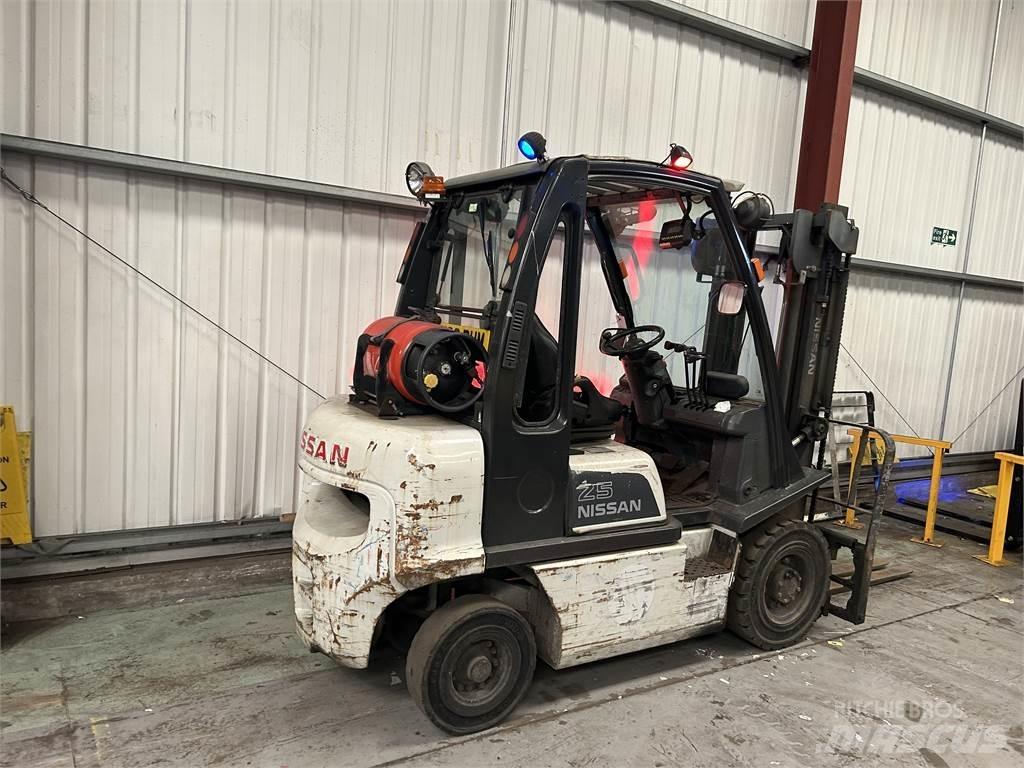 Nissan U1D2A25 Газові навантажувачі